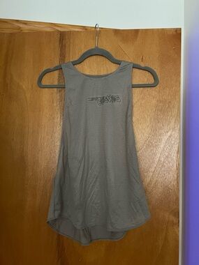 Lululemon muscle tee taupe